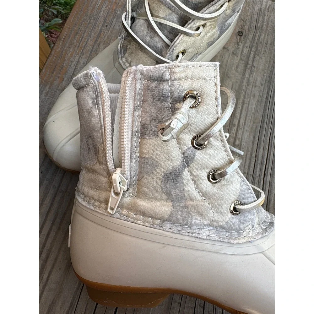 Sperry silver neutral